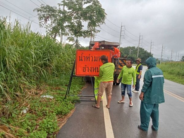 ในการนี้แขวงทางหลวงพะเยา โดย หมวดทางหลวงปง ได้ดำเนินการ จัดตั้งป้ายเตือน และ จัดช่องจราจรในการสัญจร ให้สะดวกและปลอดภัยแก่ประช